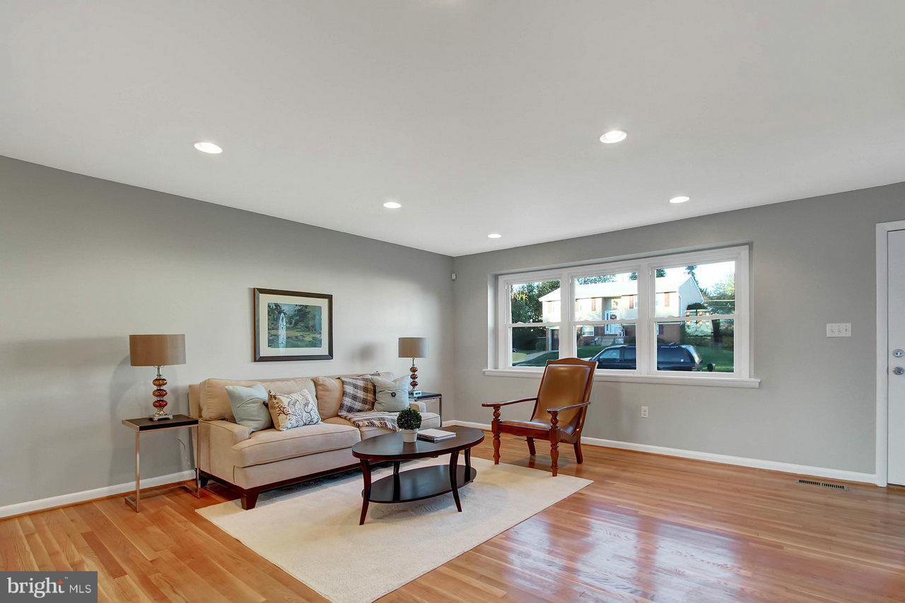 8607 Lugano Road Randallstown, MD 21133 - Photo 2 of 30 Living Room