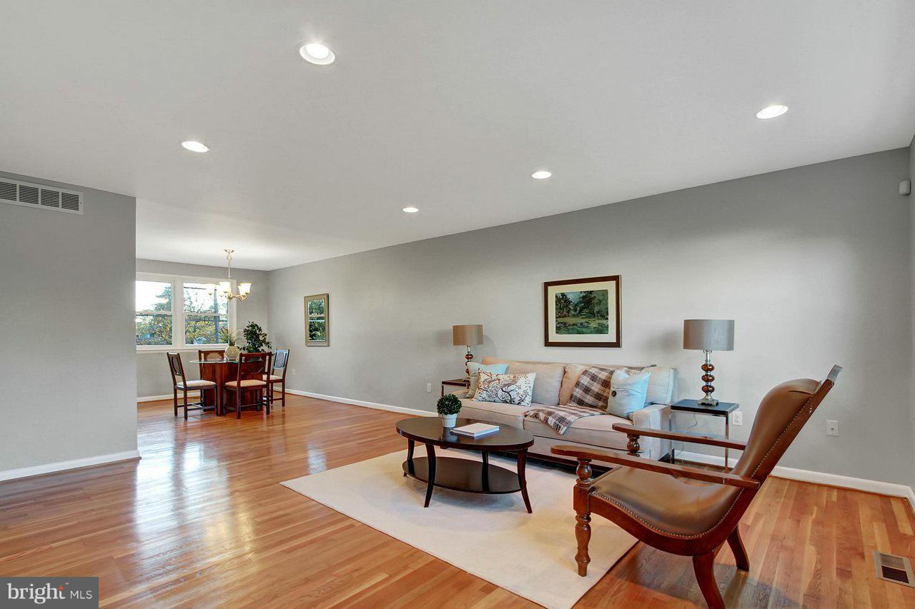 8607 Lugano Road Randallstown, MD 21133 - Photo 3 of 30 Living Room