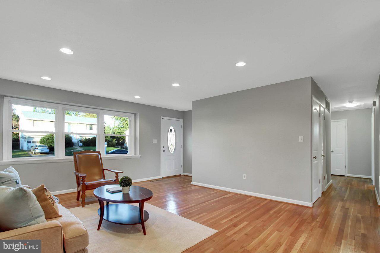 8607 Lugano Road Randallstown, MD 21133 - Photo 4 of 30 Living Room