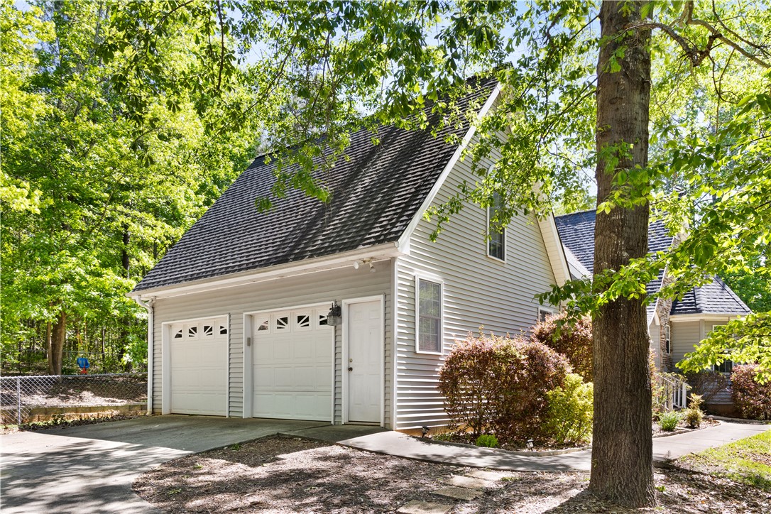 2021 Ridgeview Lane Seneca, SC 29678 - Photo 2 of 18 Gallery Image 2