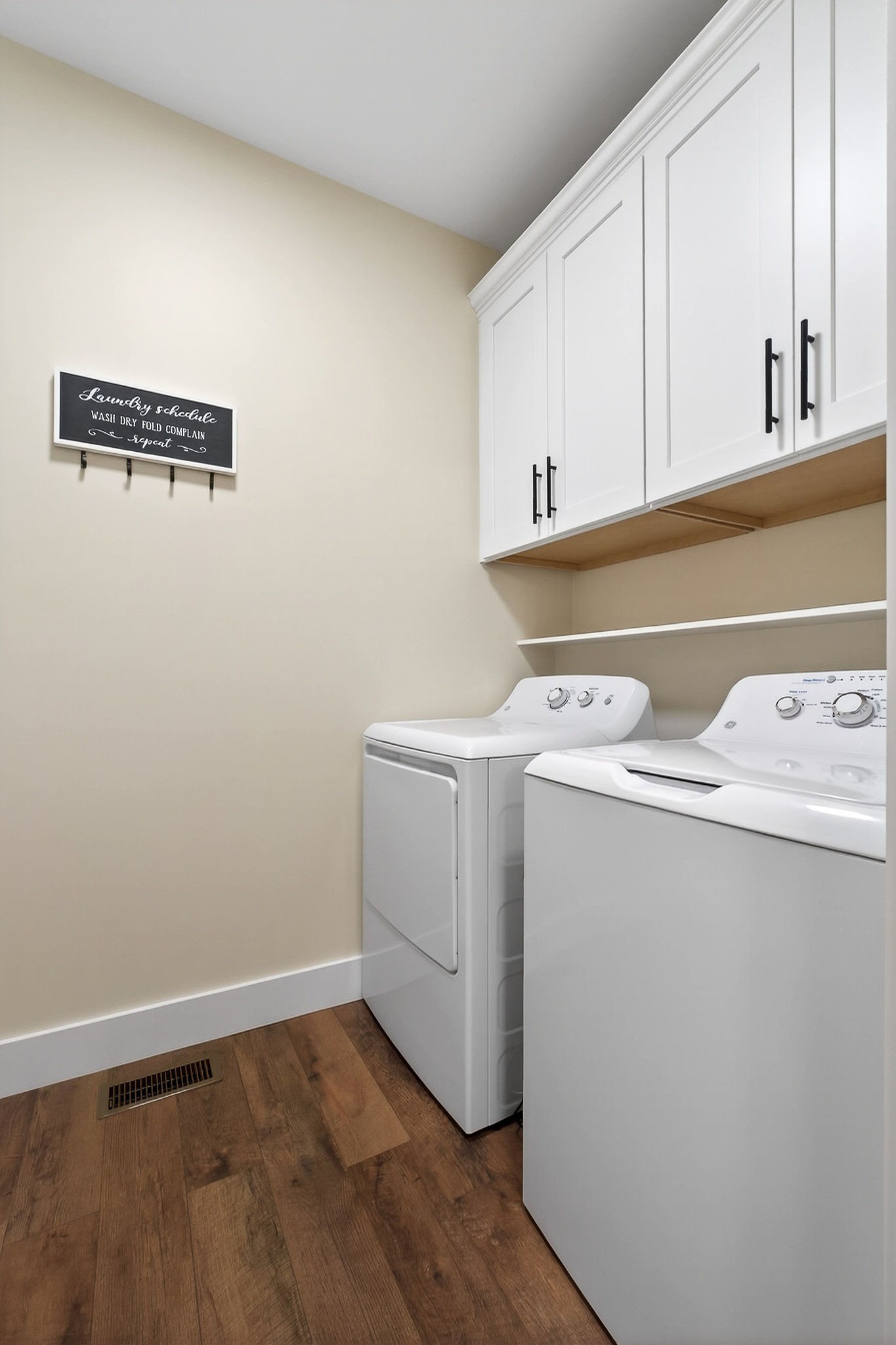 381 Rivercliff Road McMinnville, TN 37110 - Photo 25 of 46 a utility room with dryer and washer