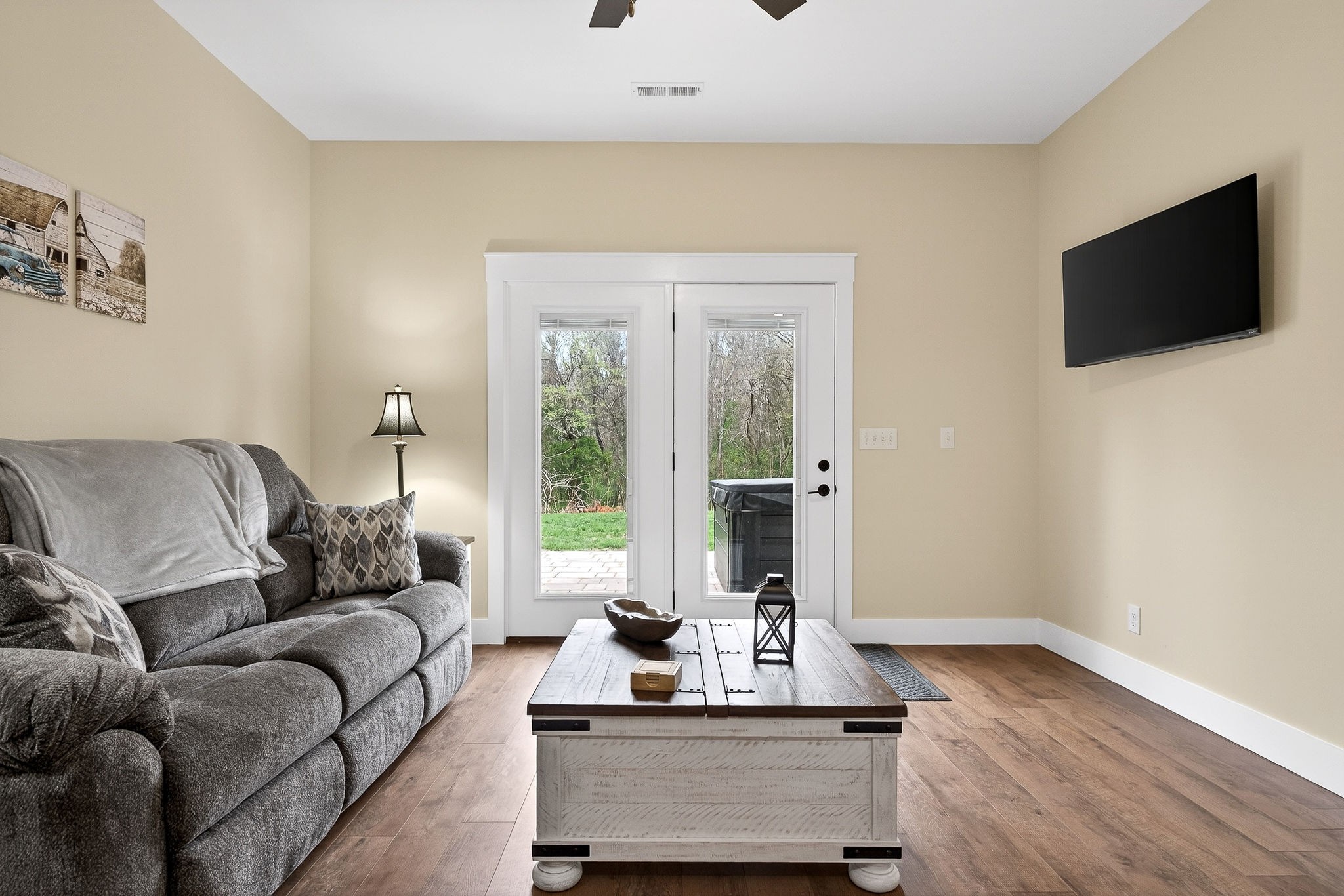 381 Rivercliff Road McMinnville, TN 37110 - Photo 37 of 46 a living room with furniture and a flat screen tv
