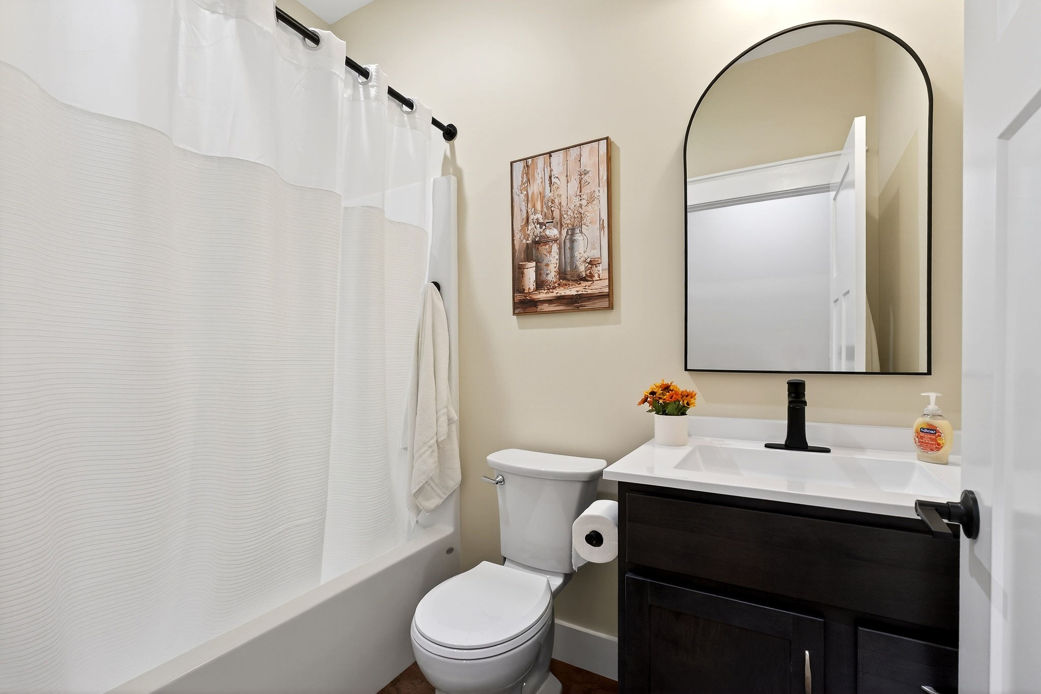 381 Rivercliff Road McMinnville, TN 37110 - Photo 45 of 46 a bathroom with a toilet sink vanity and mirror