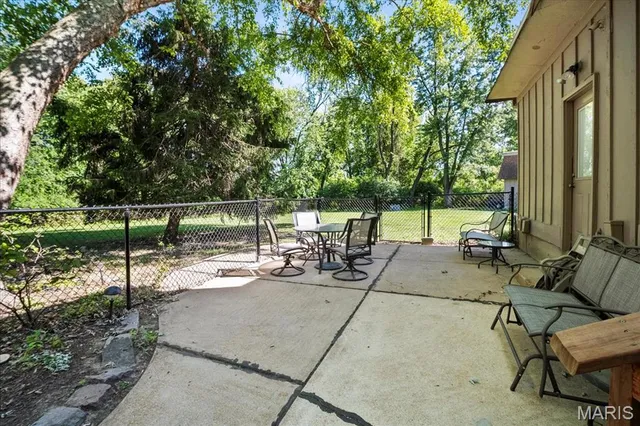 $189,900 | 11846 Sologne Court, Maryland Heights, MO 63043