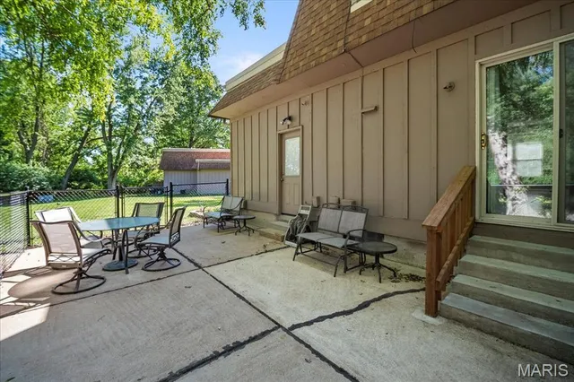 $189,900 | 11846 Sologne Court, Maryland Heights, MO 63043