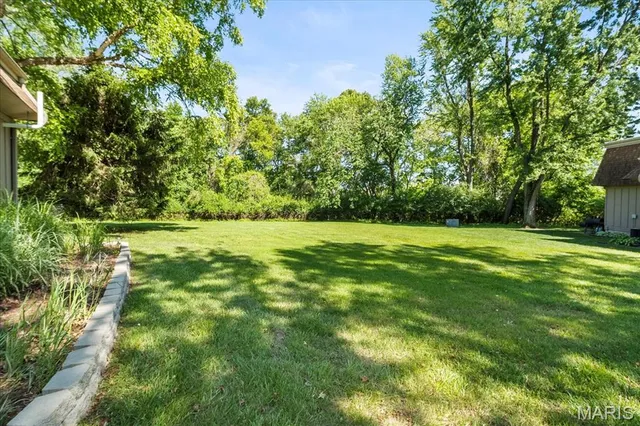 $189,900 | 11846 Sologne Court, Maryland Heights, MO 63043