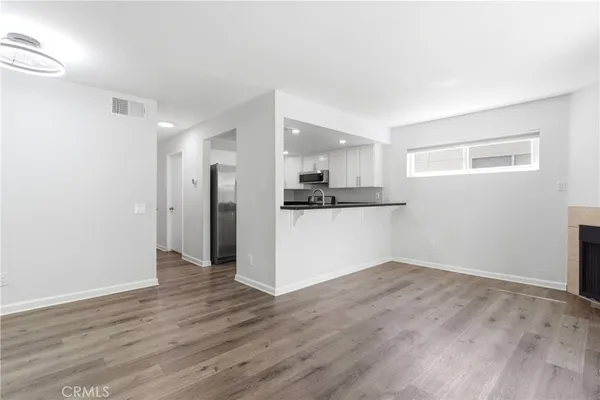 $2,800 | 18209 Sierra Highway, Unit 30, Canyon Country, CA 91351