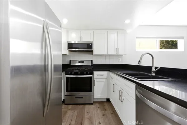 $2,800 | 18209 Sierra Highway, Unit 30, Canyon Country, CA 91351