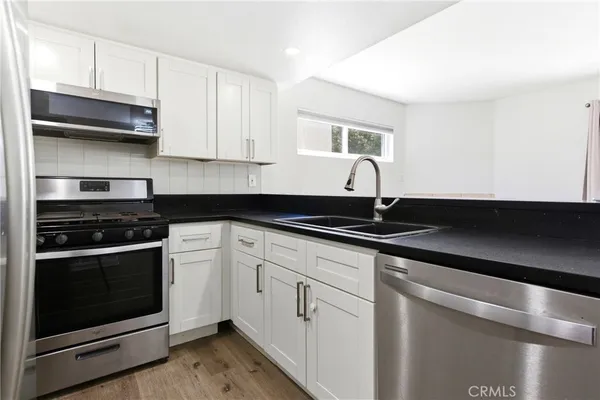 $2,800 | 18209 Sierra Highway, Unit 30, Canyon Country, CA 91351