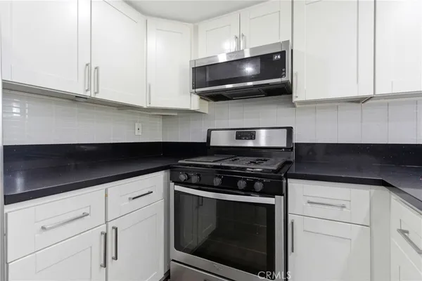 $2,800 | 18209 Sierra Highway, Unit 30, Canyon Country, CA 91351
