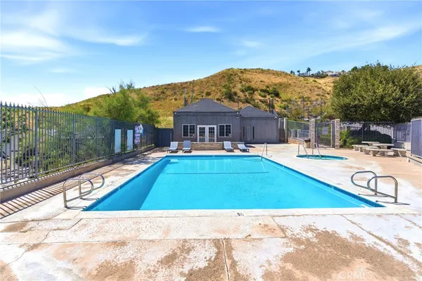 $2,800 | 18209 Sierra Highway, Unit 30, Canyon Country, CA 91351