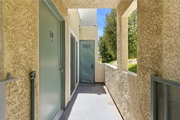 $2,800 | 18209 Sierra Highway, Unit 30, Canyon Country, CA 91351