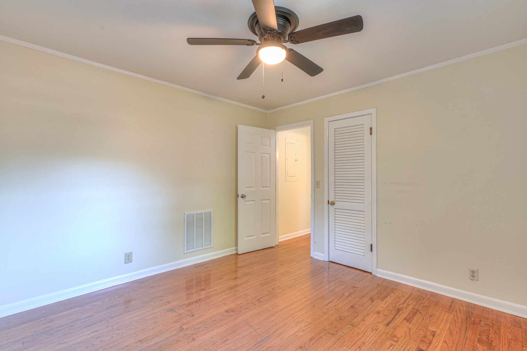 1827 Middle Tennessee Boulevard Murfreesboro, TN 37130 - Photo 16 of 21 wooden floor in an empty room