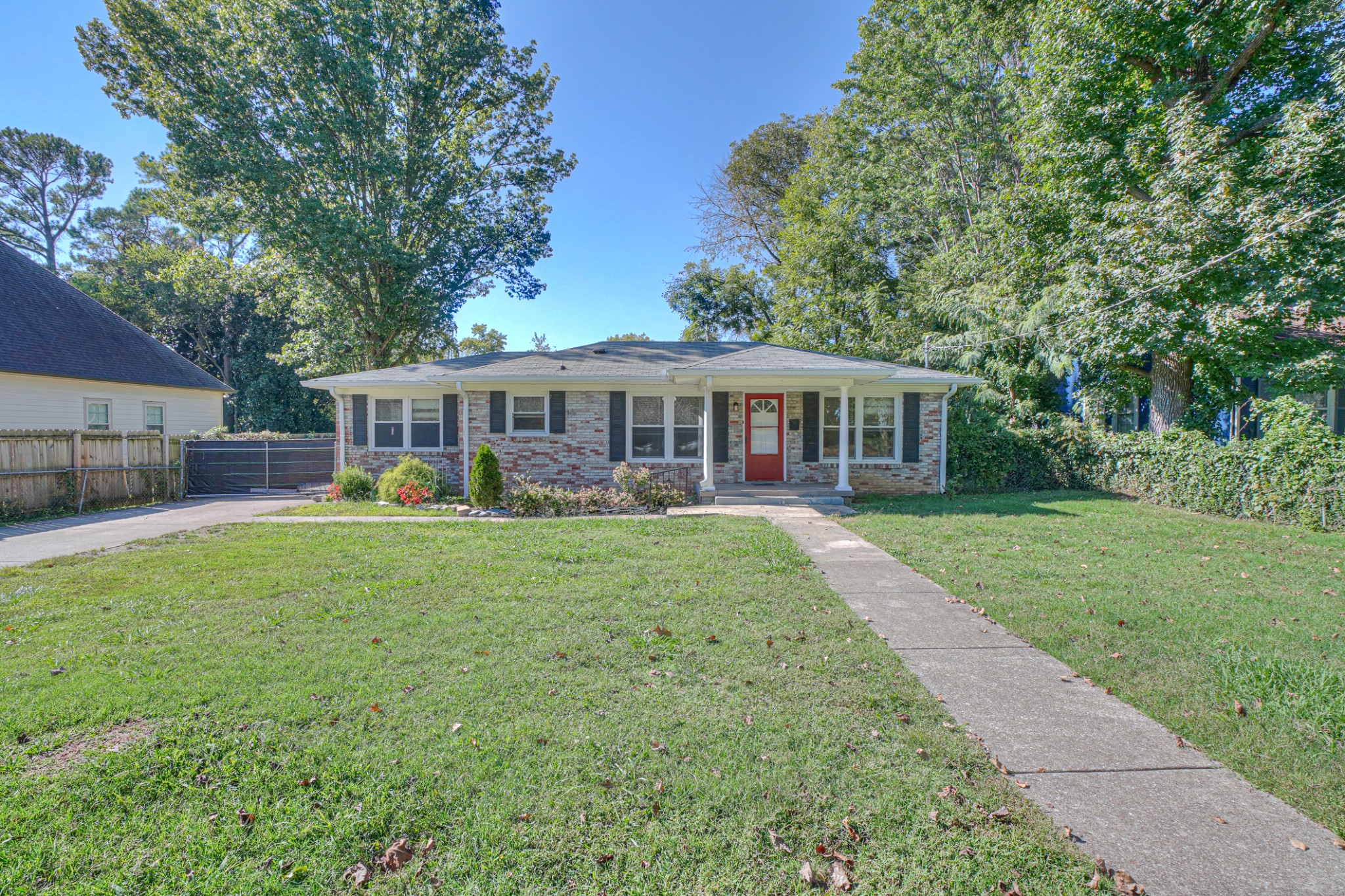 1827 Middle Tennessee Boulevard Murfreesboro, TN 37130 - Photo 2 of 21 a view of a house with a yard