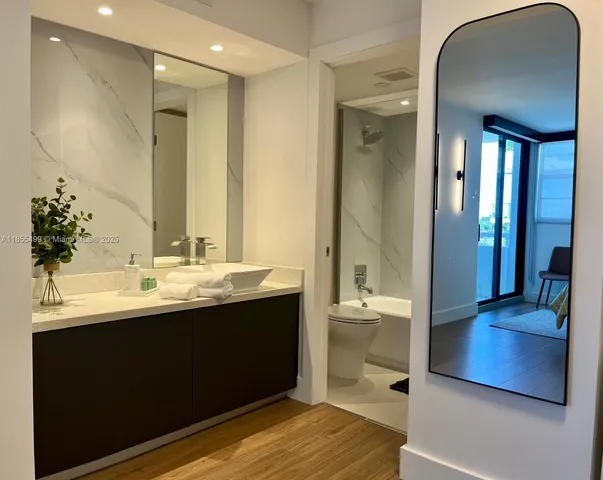 $4,000 | 6820 Indian Creek Drive, Unit 5C, Miami Beach, FL 33141