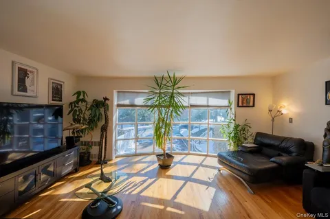 $1,599,999 | 196-11 Pompeii Avenue | Holliswood Jamaica