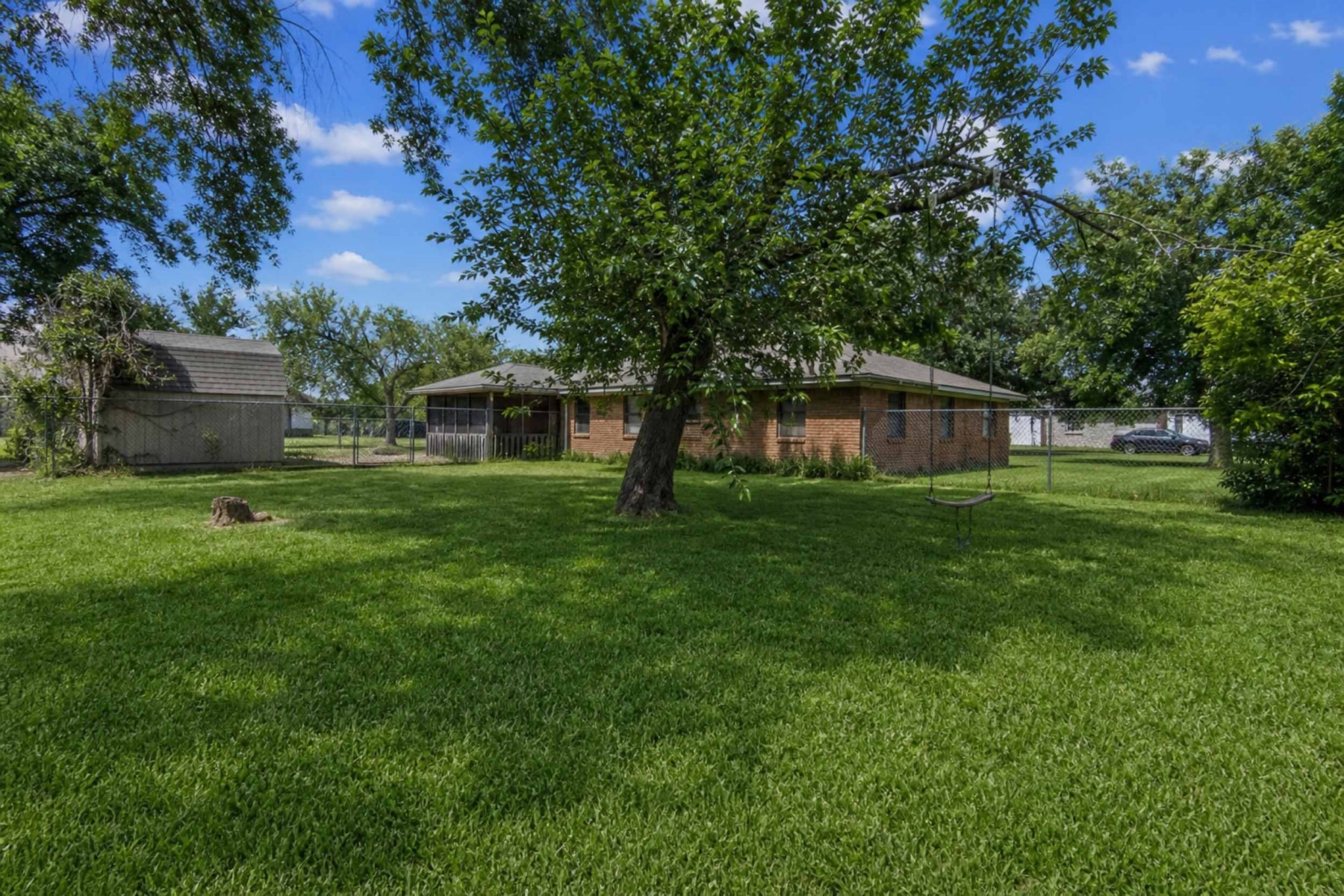 2926 Beverly Road Pasadena, TX 77503 - Photo 21 of 23 Sits on almost half acre.