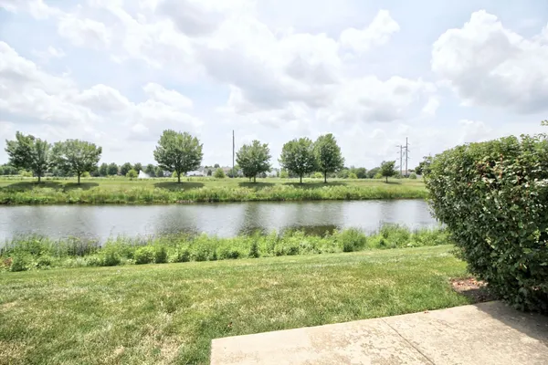 $2,650 | 2378 Georgetown Circle, Aurora, IL 60503