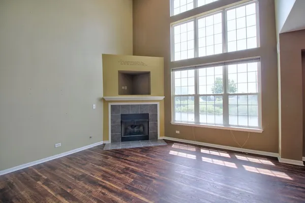 $2,650 | 2378 Georgetown Circle, Aurora, IL 60503