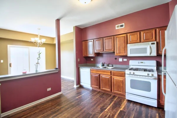 $2,650 | 2378 Georgetown Circle, Aurora, IL 60503