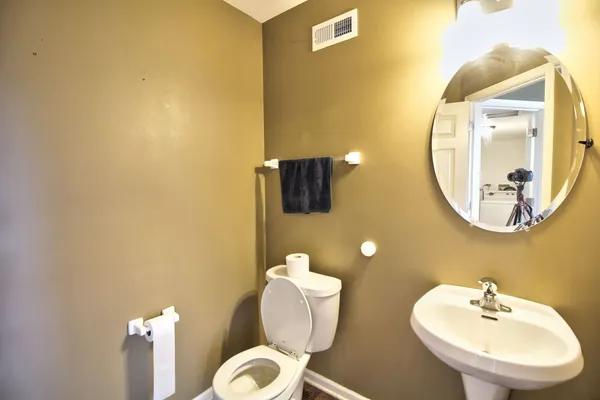 $2,650 | 2378 Georgetown Circle, Aurora, IL 60503