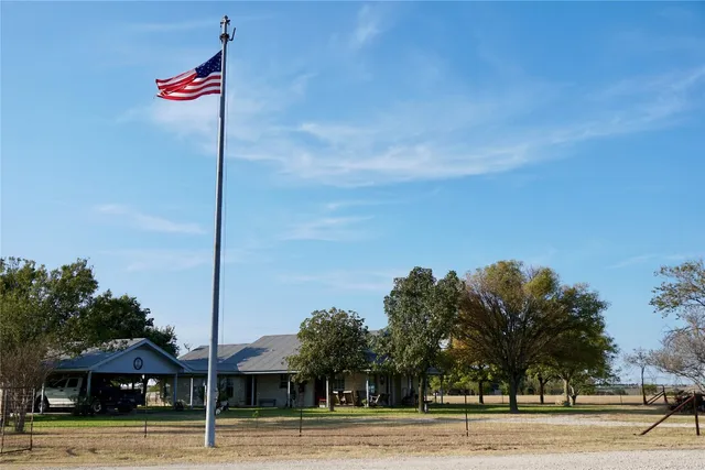 a view of a backyard of the house