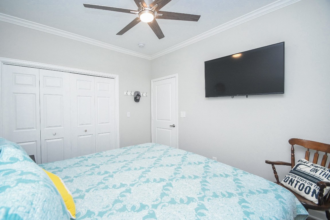 500 River Road, Unit 101 Montgomery, TX 77356 - Photo 11 of 27 Bedroom #2 with double door closet and mounted TV