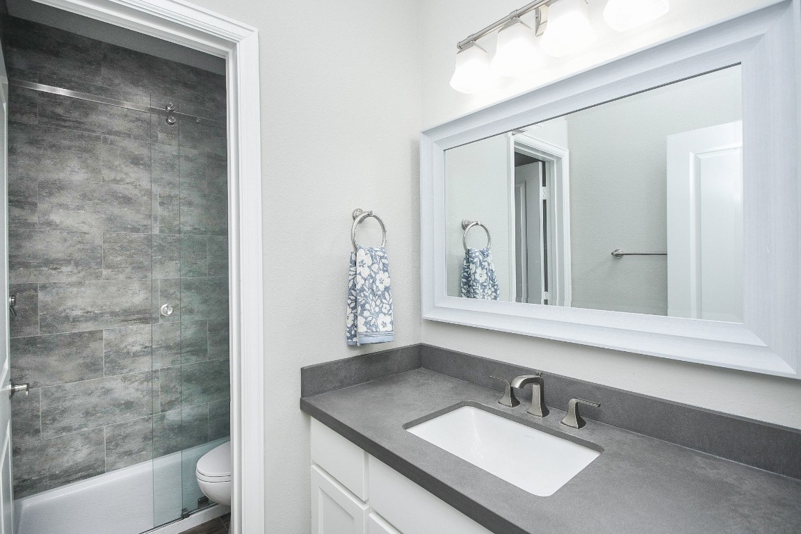 500 River Road, Unit 101 Montgomery, TX 77356 - Photo 14 of 27 Full bathroom with walk-in glass shower