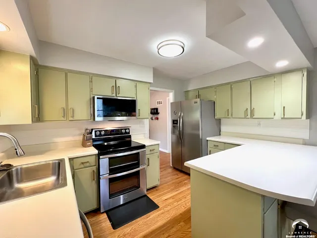 $379,900 | 3129 Ranger Drive, Lawrence, KS 66049