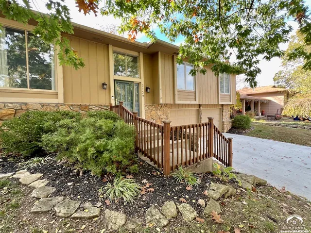 $379,900 | 3129 Ranger Drive, Lawrence, KS 66049