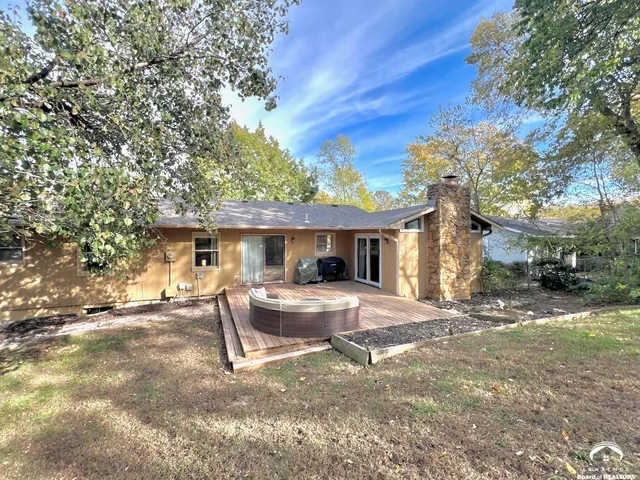 $379,900 | 3129 Ranger Drive, Lawrence, KS 66049