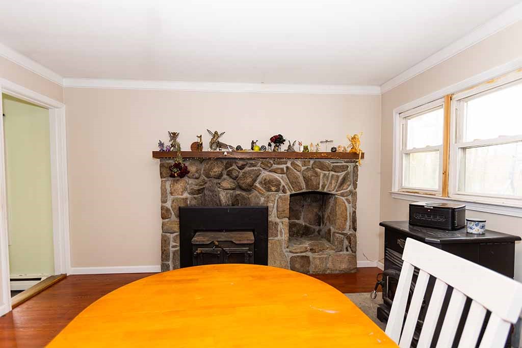 213 Hartford Pike Foster, RI 02825 - Photo 9 of 44