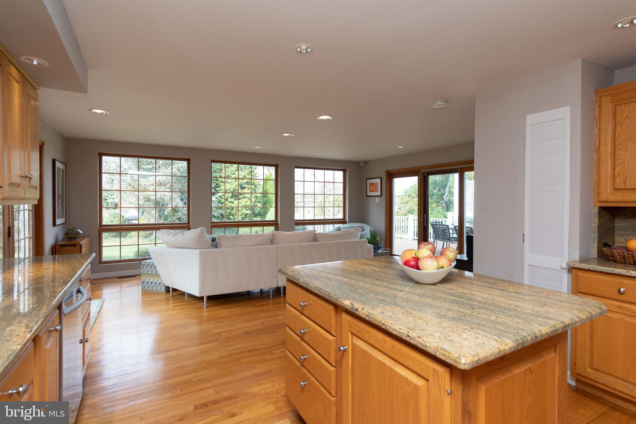 1458 Huntingdon Road Abington, PA 19001 - Photo 5 of 38