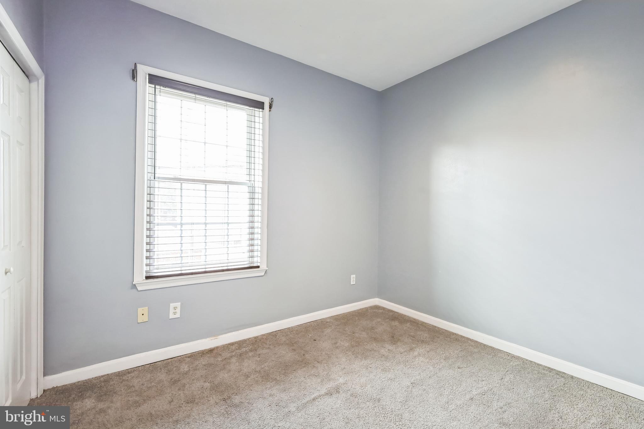 610 Irving Street Northwest, Unit 105 Washington, DC 20010 - Photo 8 of 28 an empty room with a window