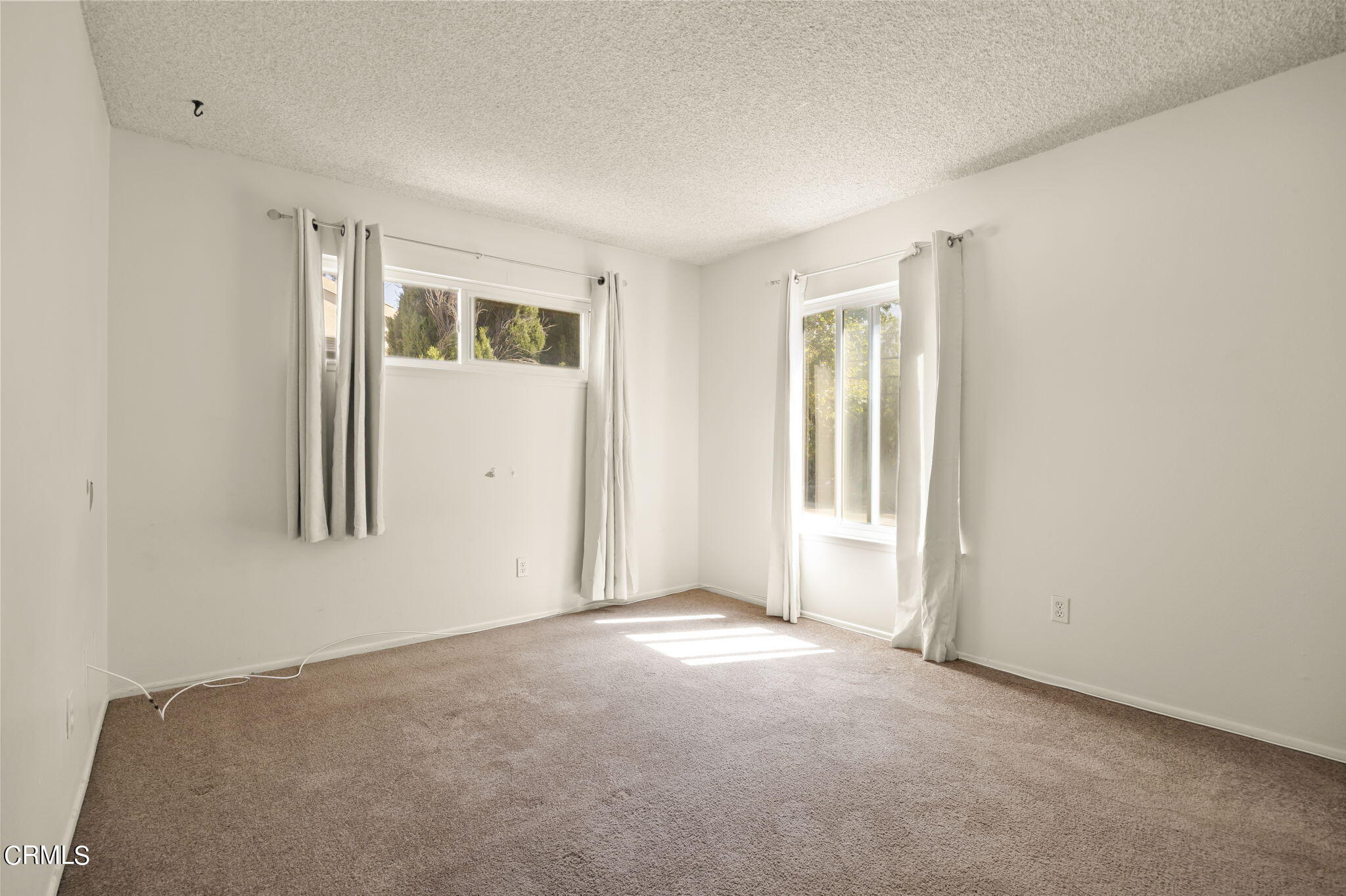 1106 Ojai Road Santa Paula, CA 93060 - Photo 34 of 45 an empty room with windows