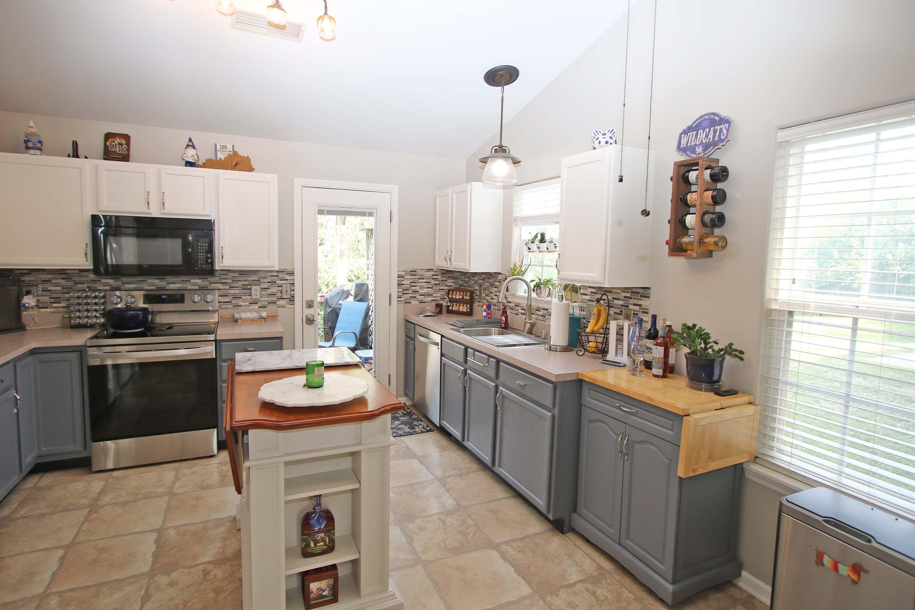 121 Chestnut Ridge Drive Lexington, KY 40511 - Photo 10 of 32 10