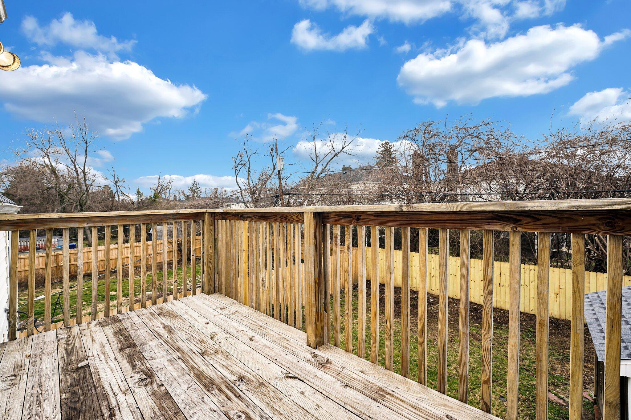 474 South James Road Columbus, OH 43213 - Photo 19 of 26 Balcony