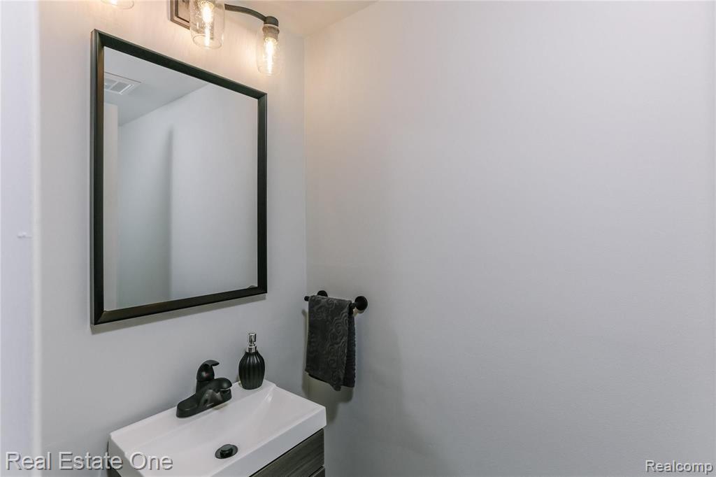 1665 Riverside Drive, Unit 12 Rochester Hills, MI 48309 - Photo 22 of 26