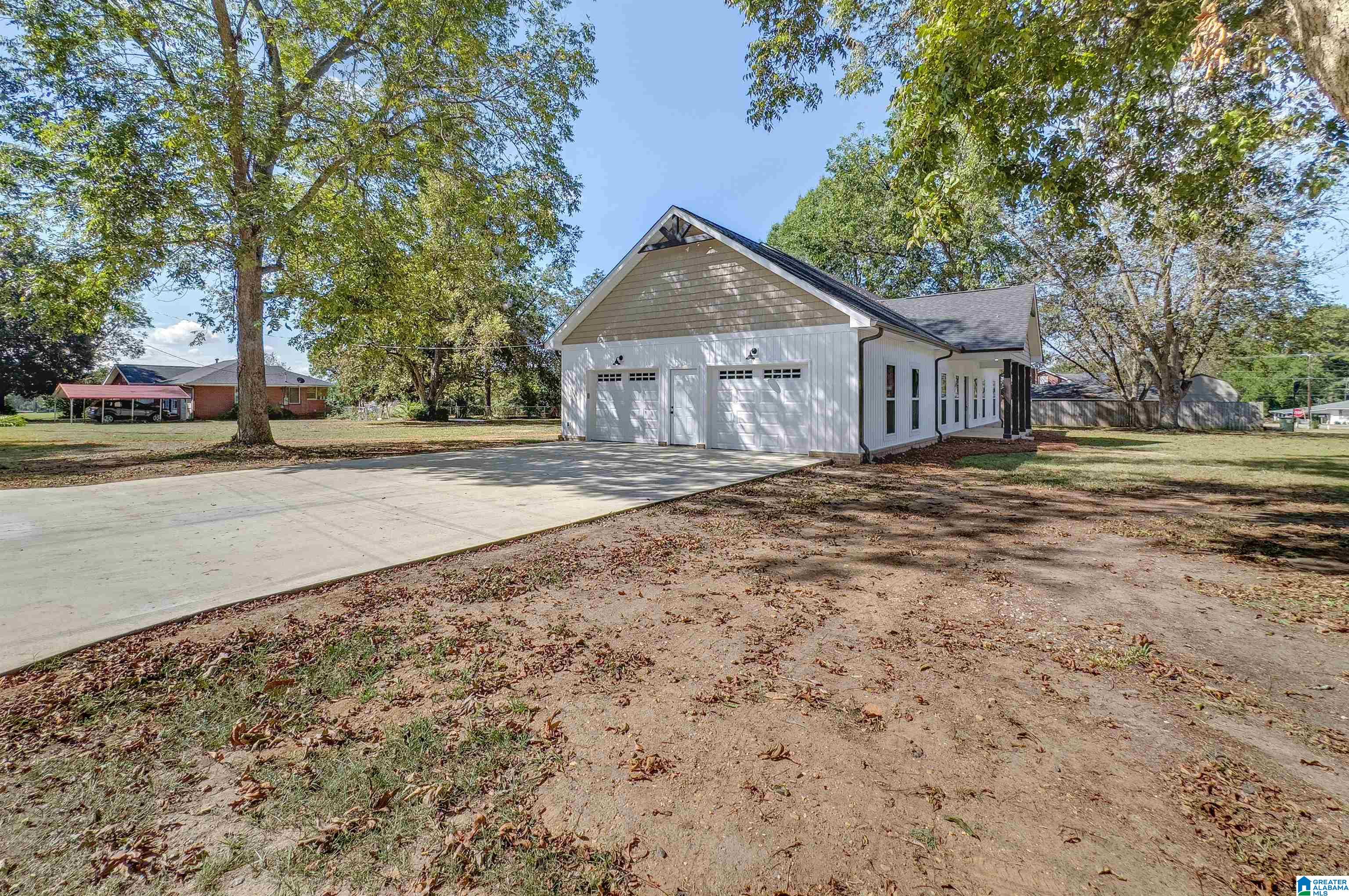 105 Barker Street Clanton, AL 35045 - Photo 3 of 61