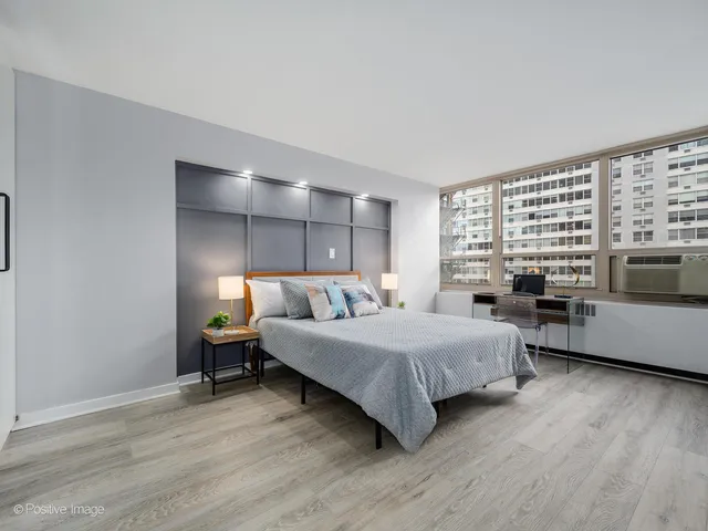 $329,900 | 3950 North Lake Shore Drive, Unit 724, Chicago, IL 60613