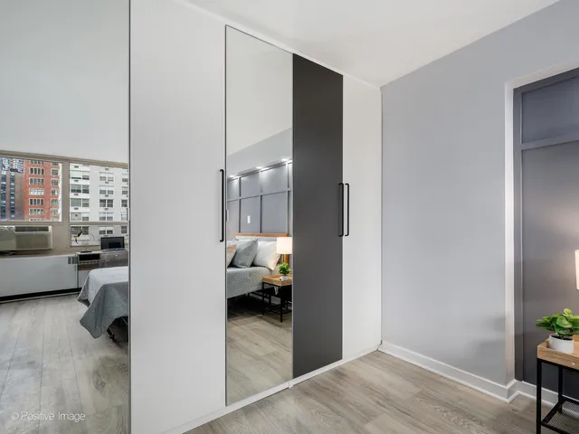 $329,900 | 3950 North Lake Shore Drive, Unit 724, Chicago, IL 60613