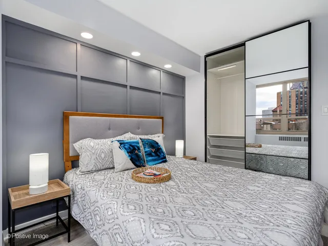 $329,900 | 3950 North Lake Shore Drive, Unit 724, Chicago, IL 60613