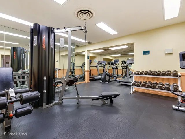 $329,900 | 3950 North Lake Shore Drive, Unit 724, Chicago, IL 60613