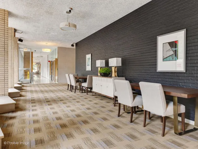 $329,900 | 3950 North Lake Shore Drive, Unit 724, Chicago, IL 60613