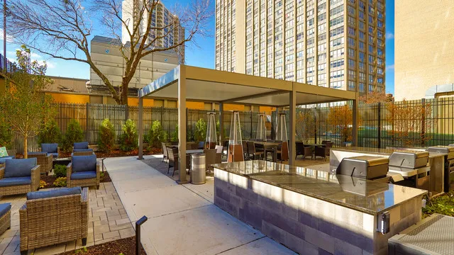 $329,900 | 3950 North Lake Shore Drive, Unit 724, Chicago, IL 60613
