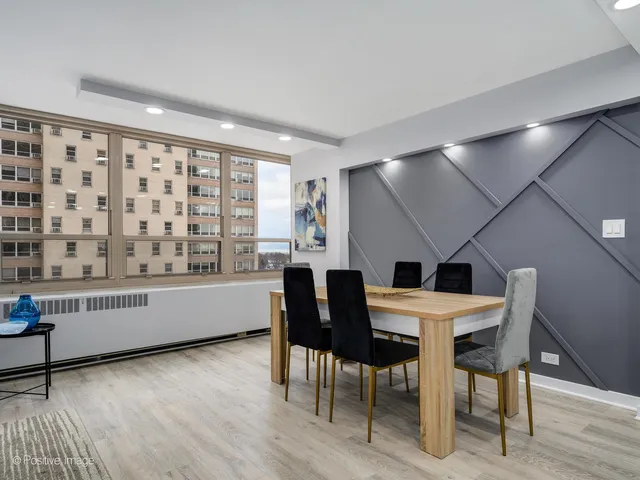 $329,900 | 3950 North Lake Shore Drive, Unit 724, Chicago, IL 60613