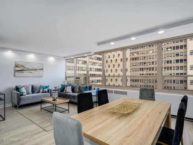 $329,900 | 3950 North Lake Shore Drive, Unit 724, Chicago, IL 60613