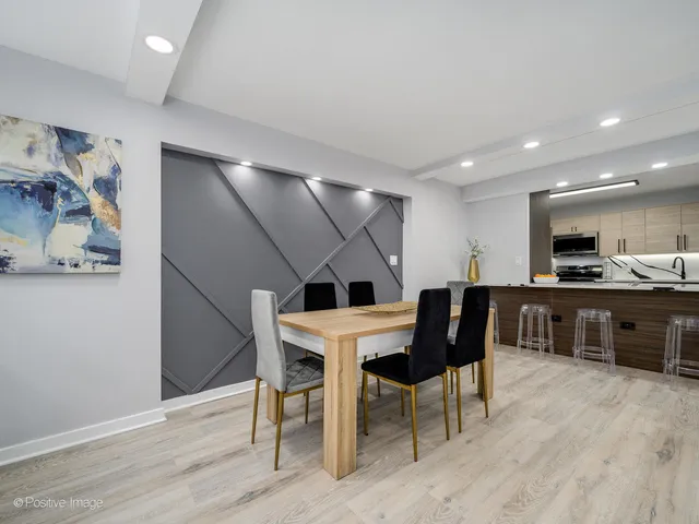 $329,900 | 3950 North Lake Shore Drive, Unit 724, Chicago, IL 60613