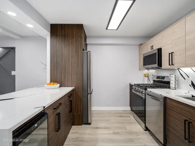 $329,900 | 3950 North Lake Shore Drive, Unit 724, Chicago, IL 60613