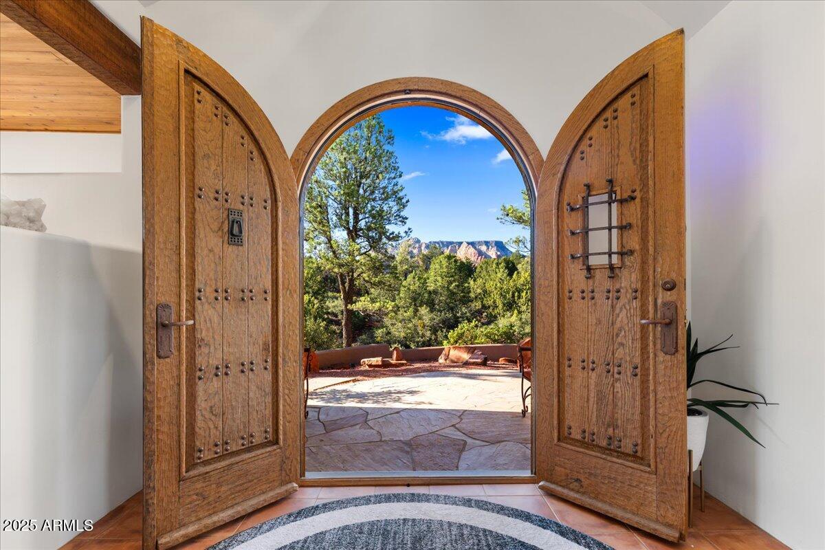 145 Highland Road Sedona, AZ 86336 - Photo 20 of 62 03-Foyer